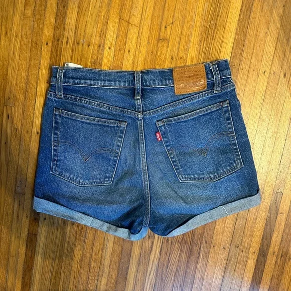 Levi’s Wedgie Jean Short sz 29